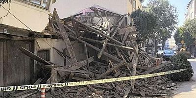 Bursa'da metruk bina çöktü