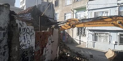 Bursa'da metruk bina temizliği!