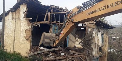 Bursa'da metruk bina yıkımları hız kazandı