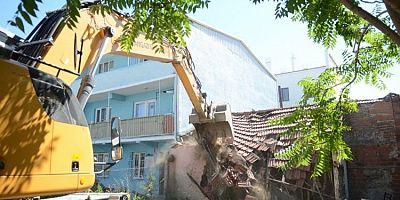 Bursa'da metruklar yıkılıyor vatandaşın yüzü gülüyor