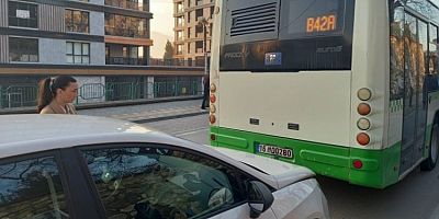 Bursa'da otomobil halk otobüsüne çarptı!