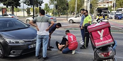 Bursa'da otomobil karşıdan karşıya geçmeye çalışan yayaya çarptı