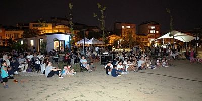 Bursa'da Pancar Deposu'nda açık havada sinema keyfi