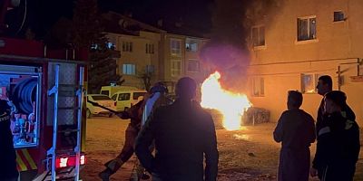 Bursa'da park halindeki araç yanarak kullanılamaz hale geldi