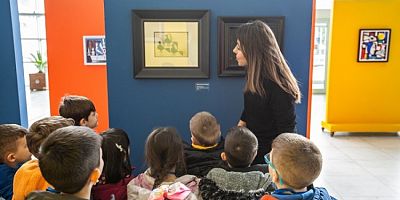 Bursa'da 'Resimlerden Resim Beğen Sergisi'ne miniklerden ziyaret