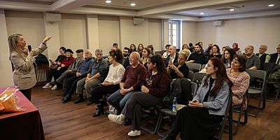 Bursa'da sanat ve düşüncenin ışığında sevgi konuşuldu