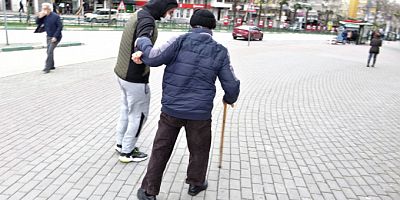 Bursa'da şiddetli lodos! Hızı saatte 70 kilometreyi buldu