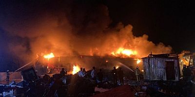 Bursa'da soğuk hava deposunda yangın panik yarattı