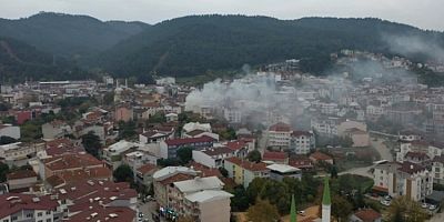 Bursa'da tarihi ev alevlere teslim oldu