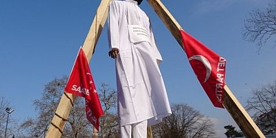 Bursa'da temsili idam! Şehir merkezine dar ağacı kurdular
