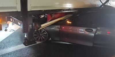 Bursa'da tırın altına giren arabada can pazarı