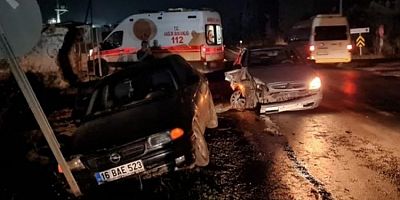 Bursa'da yanan arıza ışığının sebebini öğrenmek için araçtan indi! Başka bir araç çarptı