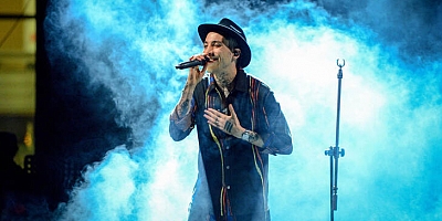 Bursa'daki bayram kutlamalarında Can Bonomo gençleri coşturdu 