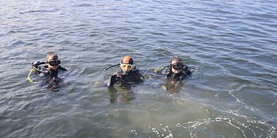 Bursa Gemlik Körfezi'nde dalgıçlardan dip temizliği