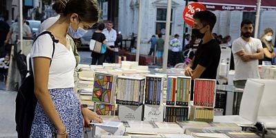 Bursa Mudanya 3. Kitap Fuarı'nda sahne çocuk ve gençlerin