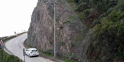 Bursa Mudanya-Kurşunlu yolunda toprak kayması!