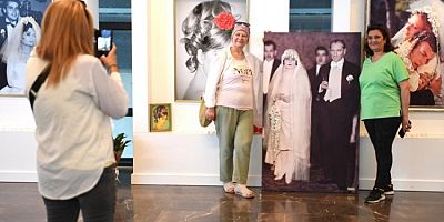 Bursa'nın ipek böceği kozaları usta oyuncuların fotoğraflarını süsledi