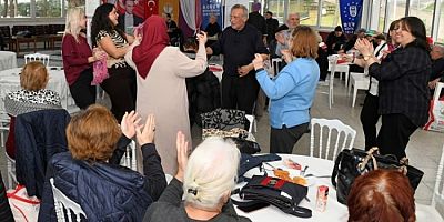 Bursa'nın Osmangazi İlçesi'nde huzurevi sakinleri için moral konseri düzenlendi