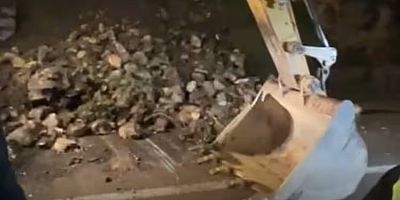 Bursa’nın Surları Alarm Veriyor! Yağmur Yağdı, Toprak Kaydı, Ekipler Seferber Oldu