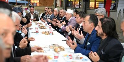 Bursa Osmangazi Belediye Başkanı Aydın, bin kişiyle iftar açtı