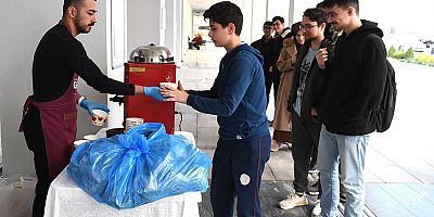 Bursa Osmangazi Belediyesi’nden ders çalışan öğrencilere ücretsiz çorba ikramı