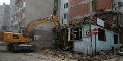 Bursa Osmangazi’de metruk bina temizliği