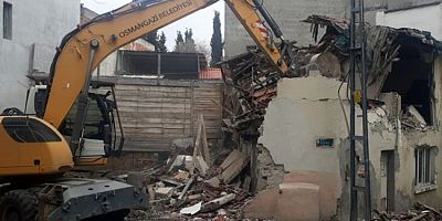Bursa Osmangazi'de metruk binalar yıkılıyor