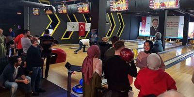 Bursa Osmangazi'de personel bowling turnuvasında buluştu