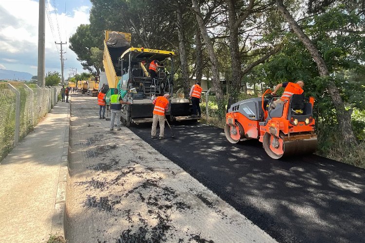 Bursa Osmangazi’de Asfalt Mesaisi Sürüyor