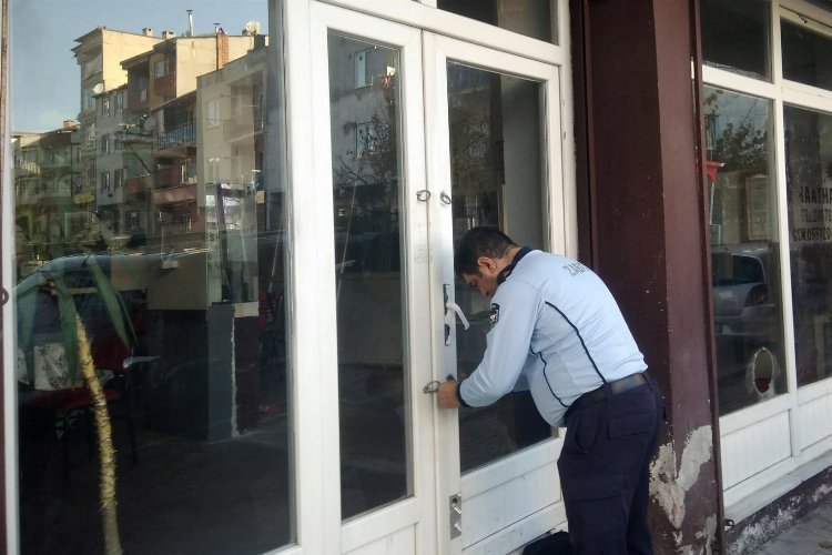 Bursa Osmangazi'de ruhsatsız kahvehane mühürlendi