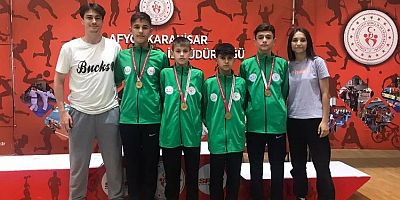 Bursa Osmangazili Badmintoncular yeniden zirvede