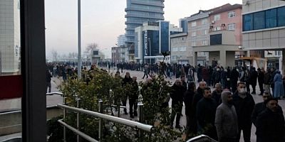 Bursa SGK önünde EYT kuyruğu