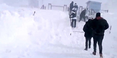 Bursa Uludağ'da kar fırtınası karavanları böyle yuttu