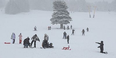 Bursa Uludağ’da kar hasreti sona erdi!