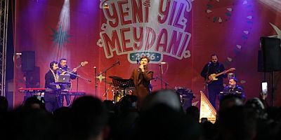 Bursa Yeni Yıl Meydanı'nda yılbaşı coşkusu