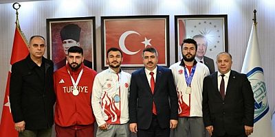 Bursa Yıldırım Belediye Başkanın Yılmaz şampiyonları ağırladı