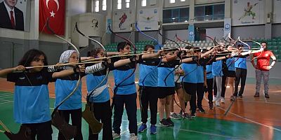 Bursa Yıldırım’da çocuklara okçuluk eğitimi