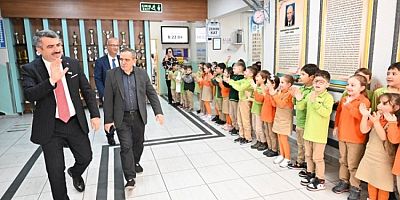 Bursa Yıldırım'da doğum gününde emekli olan eğitimciye duygulandıran veda!