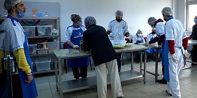Bursa Yıldırım'da Engelsiz Mutfak yüzleri güldürüyor
