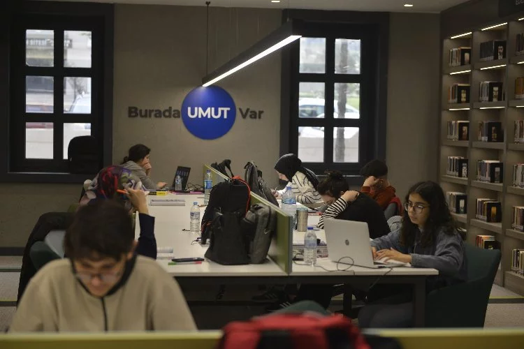 Bursa Yıldırım'ın uyumayan kütüphanelerinden 517 bin kişiye hizmet