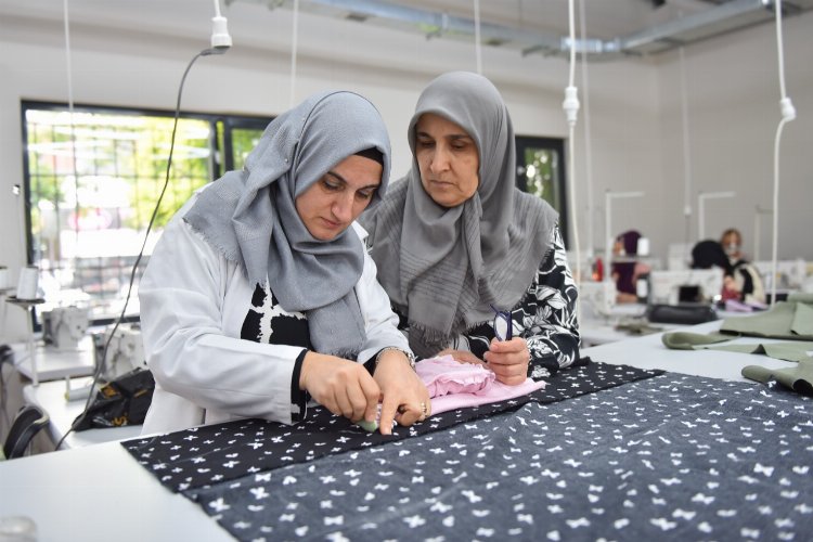 Bursa Yıldırım'da üreten kadınlara tam destek