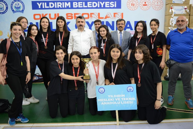 Yıldırım Belediyesi okul sporları şenliği tamamlandı