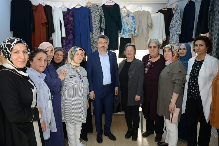 Bursa Yıldırım Belediye Başkanı Oktay Yılmaz, üreten kadınlarla buluştu
