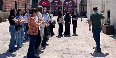 Bursa Yıldırımlı gençler tarihi yerinde keşfediyor