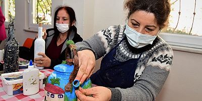 Bursa Yıldırımlı kadınlar atık malzemeleri süs eşyasına çeviriyor
