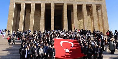 Bursalı 550 genç Anıtkabir'de Ata’nın huzurunda