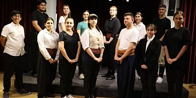 Bursalı gençler, Nâzım Hikmet'i sahneye taşıdı