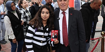 Bursalılar, Atatürk ile aynı karede