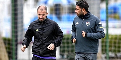 Bursaspor'da 6 futbolcu ve Teknik Direktör Mustafa Er kongreyi bekliyor
