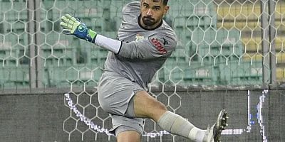 Bursaspor'da bir ayrılık daha! Canberk yuvadan uçtu...